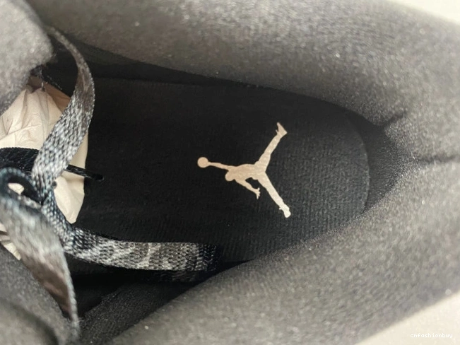 Cat 3 Black Jordan CT8532-001 Air 1004